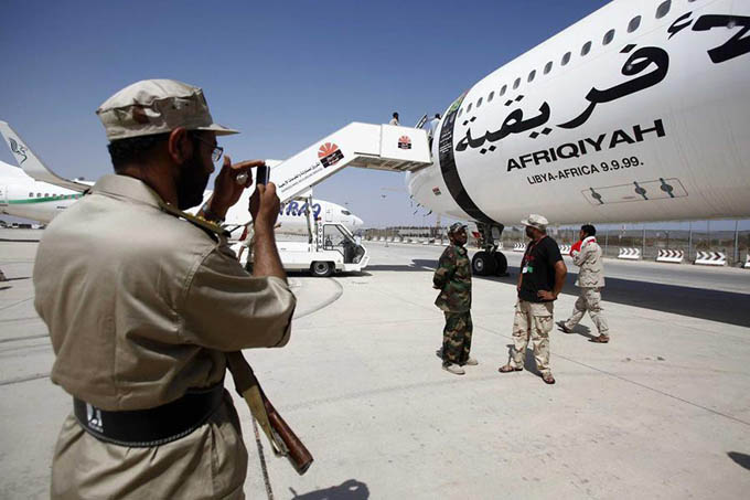 Ảnh: Vì sao ''Cung điện bay'' của cựu Tổng thống Libya Gadhafi ''mắc kẹt'' ở Pháp?