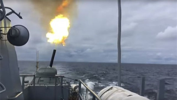 Video tàu Nga khai hỏa như “sấm sét” tại biển Baltic