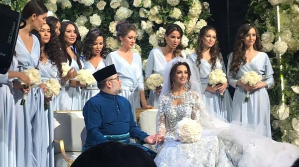 Nhan sắc của Hoa hậu Moscow vừa kết hôn với nhà vua Malaysia