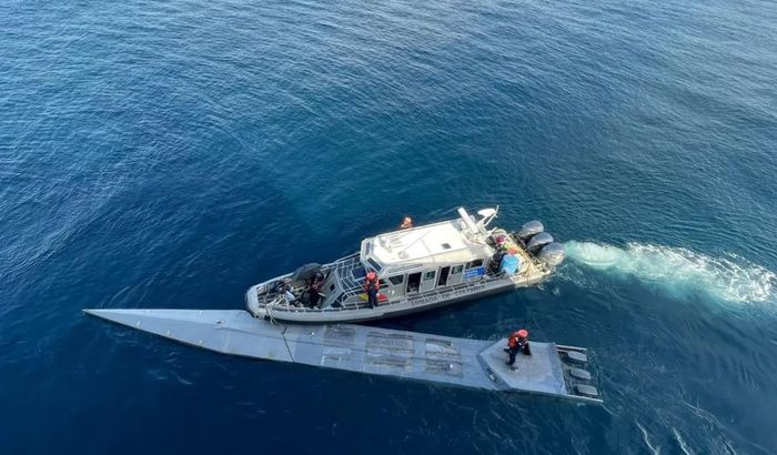 Hải quân Colombia phát hiện 'tàu ngầm ma' chở hơn 1 tấn cocaine