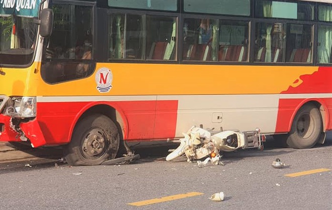 Ngày đầu đến trường, một học sinh tử vong do va chạm với xe buýt