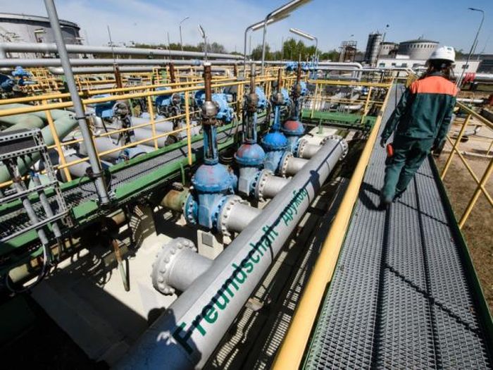 Ukraine tính tăng phí trung chuyển dầu Nga sang châu Âu