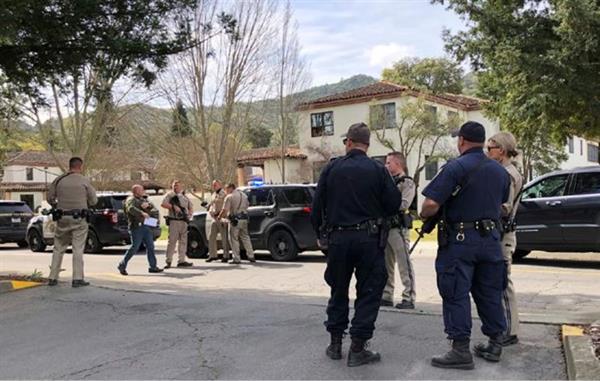 Nổ súng tại khu nhà cựu quân nhân Mỹ, 3 người bị bắt làm con tin