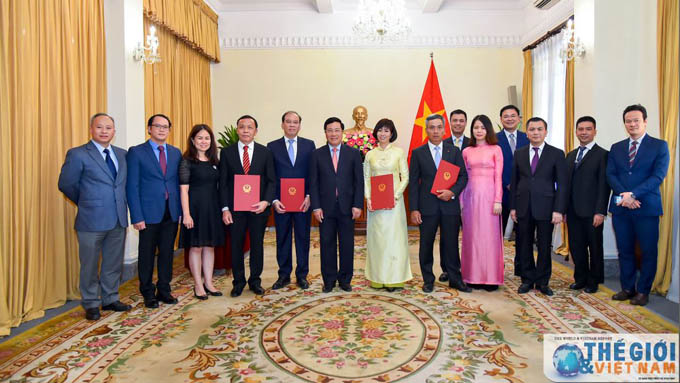 Phó Thủ tướng Phạm Bình Minh trao quyết định bổ nhiệm 4 Trưởng cơ quan đại diện Việt Nam tại nước ngoài