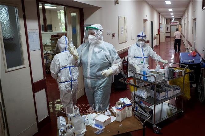 Serbia công bố kế hoạch sản xuất vaccine của Nga, Trung Quốc