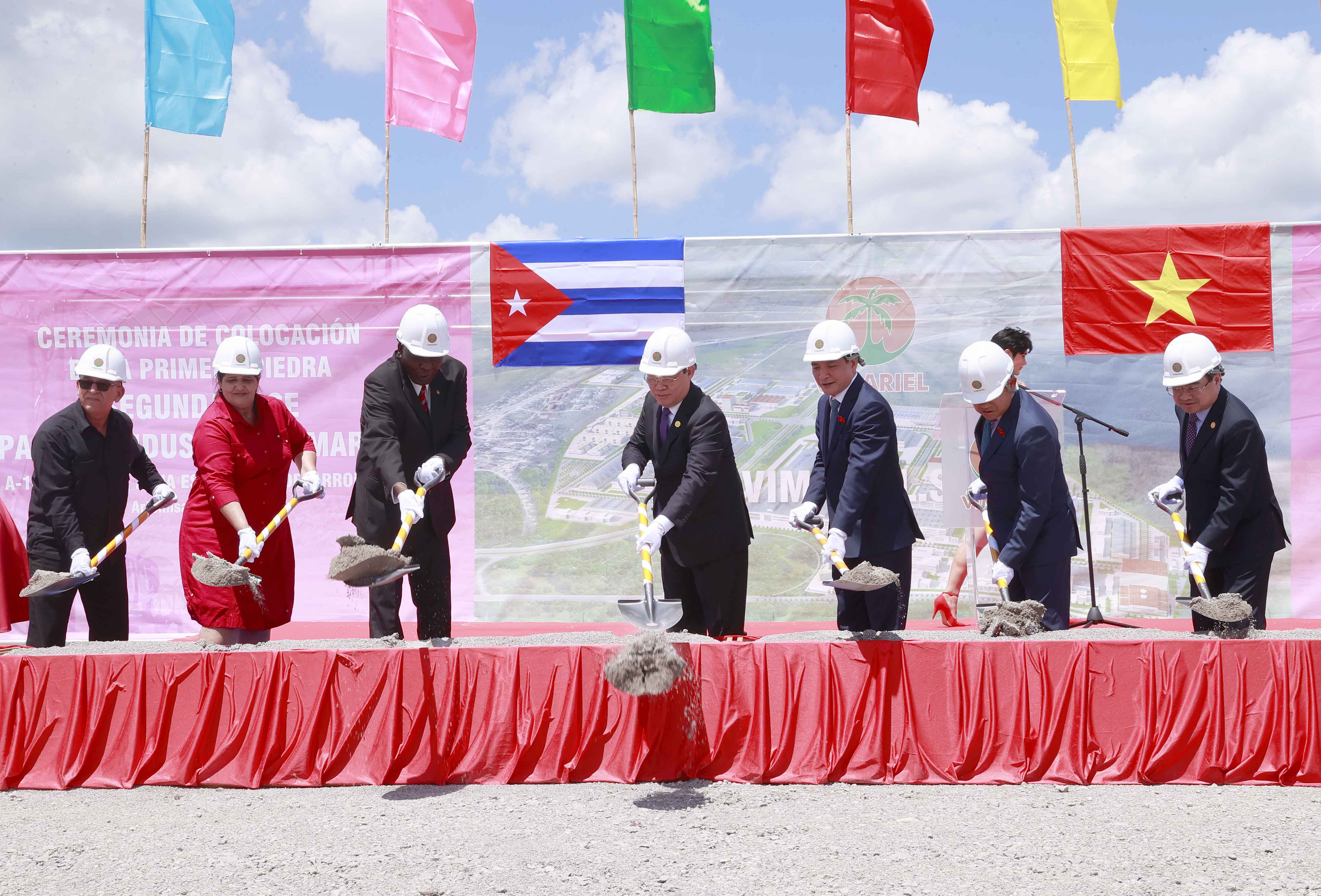 Chủ tịch Quốc hội Vương Đình Huệ khánh thành 2 nhà máy Việt Nam ở Cuba