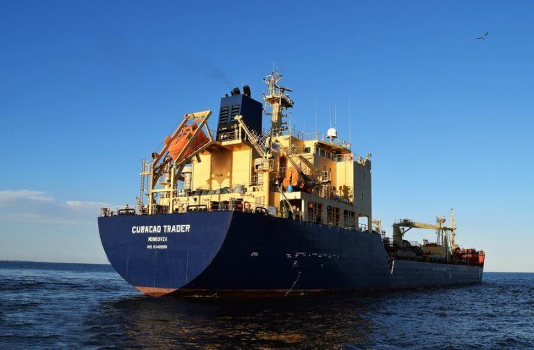 Cướp biển bắt cóc người Nga từ tàu chở dầu Curacao Trader trên Vịnh Guinea
