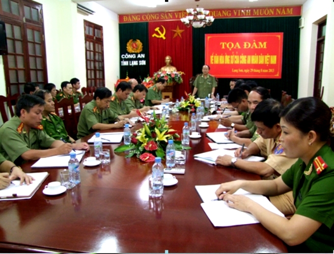 “Văn hóa ứng xử của Công an nhân dân Việt Nam”