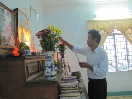 Rợn cảnh người trần và “cõi âm” sống một nhà