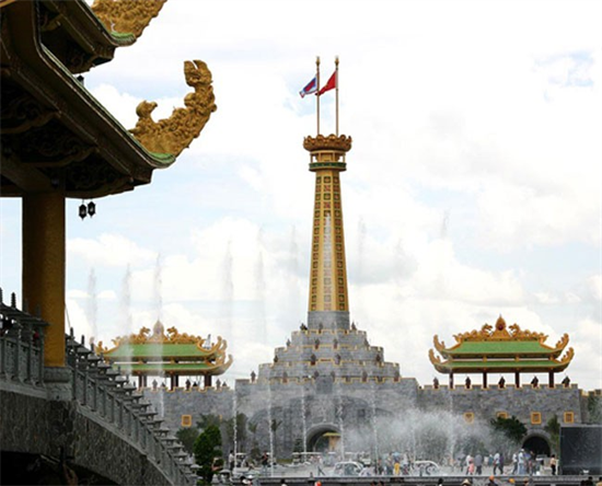 Khối tài sản nghìn tỷ của tỷ phú 1 tuổi gồm những gì?