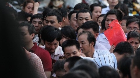 3.000 USD một suất “chạy” trường