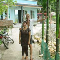 Cuộc tình kỳ lạ của triệu phú Mỹ và cô gái Việt