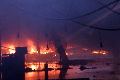 Cháy dữ dội, cột khói cao hàng chục mét tại nhà máy Dianna Bắc Ninh