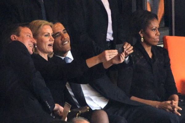 Phu nhân Tổng thống Obama nổi cơn “ghen” trong đám tang Nelson Mandela?