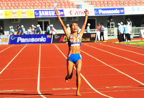 Điền kinh giải tỏa cơn khát bằng chiếc HCV marathon