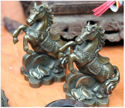 Năm Ngọ đi ngắm ngựa ở phiên chợ đồ cổ đặc biệt nhất Hà Nội