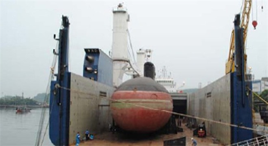 Toàn cảnh quá trình đưa tàu ngầm TP Hồ Chí Minh lên tàu vận tải