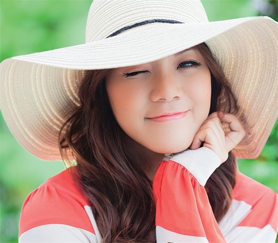 Cô gái người Mỹ gốc Việt xinh xắn cover 