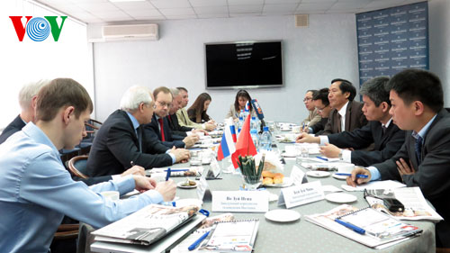 Đoàn đại biểu báo Nhân Dân thăm, làm việc tại Nga