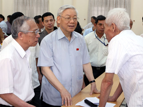 Bức xúc vì tài sản kếch xù của quan chức nghỉ hưu