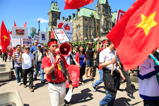 Người Việt tại Canada tiếp tục biểu tình phản đối TQ