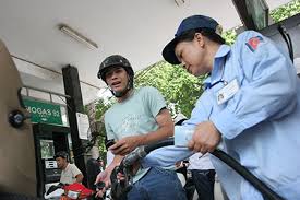 Bộ Tài chính: Đáng lẽ giá xăng phải tăng cao hơn