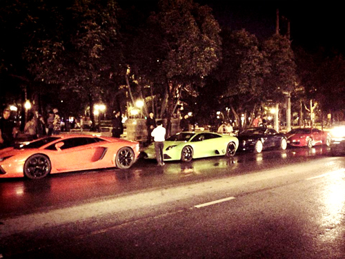 Dàn siêu xe khủng tại Sài Gòn tụ họp