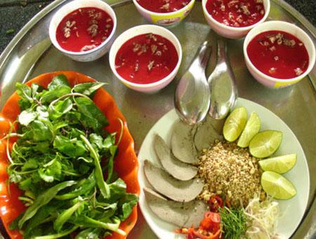 Hiểm họa từ tiết canh