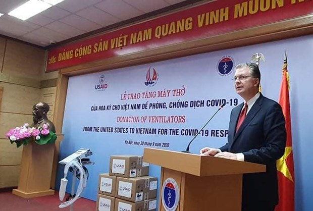 Hoa Kỳ trao tặng Việt Nam 100 máy thở hỗ trợ phòng, chống COVID-19