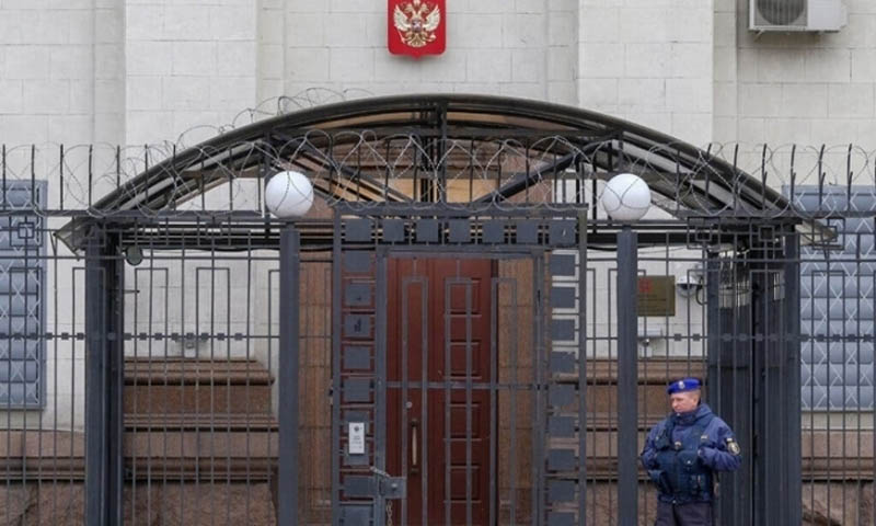 Nga rút người khỏi sứ quán ở Ukraine