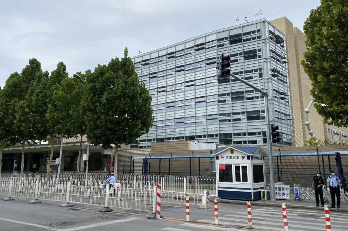 Mỹ xem xét cho phép nhân viên ngoại giao rời Trung Quốc