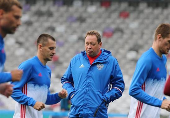 Dân Nga tiếp tục đòi giải tán đội tuyển bóng đá quốc gia