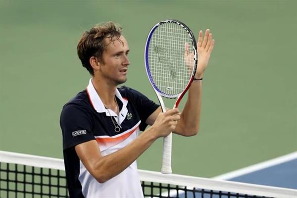 Tay vợt Nga biến Novak Djokovic thành cựu vương Cincinnati Open