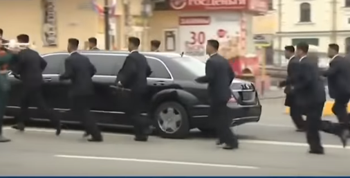 Dàn vệ sỹ của ông Kim Jong-un tái xuất, gây ấn tượng mạnh ở Nga
