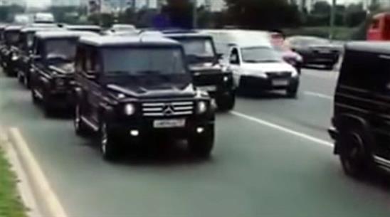 Dàn xe siêu sang “đại náo” đường phố Moscow gây bão mạng