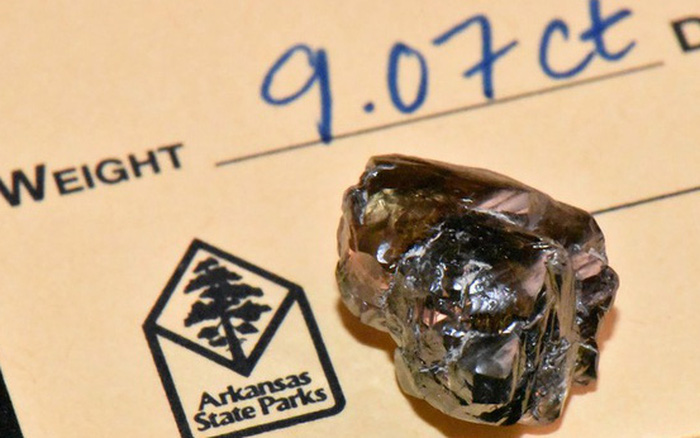 Mua đá quý, kim cương có giấy kiểm định, nhưng vẫn là đồ rởm