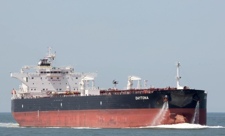 Giữa ''muôn trùng vây'', tàu chở dầu của Nga cập cảng Cuba