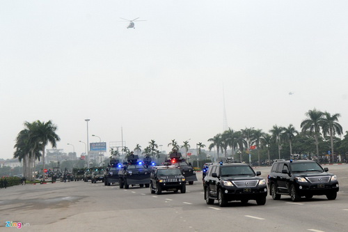 Dàn xe chống khủng bố tham gia bảo vệ Đại hội Đảng