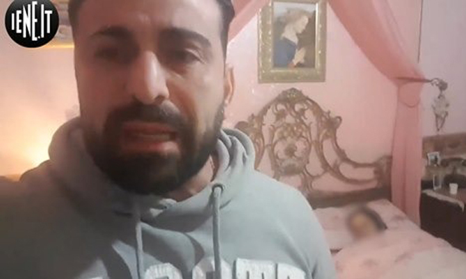 Diễn viên Italy bị nhốt trong nhà với xác chị nhiễm nCoV