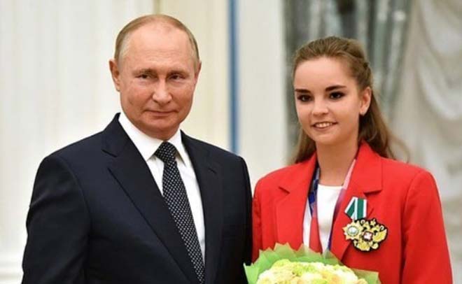 Kiều nữ thể dục Nga 15 lần ''số 1 hành tinh'' được Tổng thống Putin tôn vinh