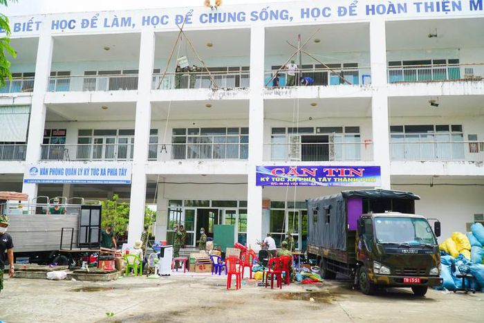 Đà Nẵng: Kí túc xá biến thành bệnh viện dã chiến 2.000 giường chỉ trong 4 ngày