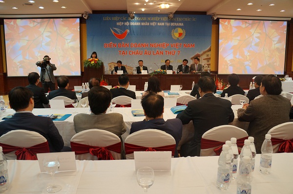 Các hoạt động của đoàn doanh nghiệp VN tại Nga trong khuôn khổ Diễn đàn VII
