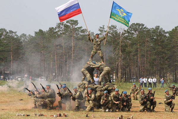 Độc đáo lễ kỷ niệm ngày truyền thống của lữ đoàn lính dù Nga
