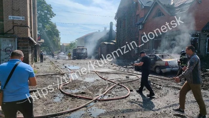 Thành phố Donetsk bị tập kích dữ dội, hơn 10 người thương vong