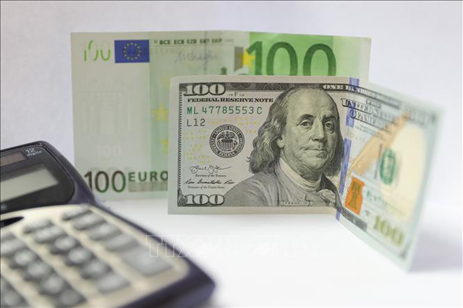 Đồng euro tăng nhẹ khi Nga mở lại van bơm khí đốt sang châu Âu