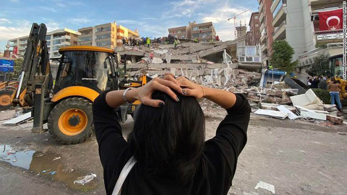 Thổ Nhĩ Kỳ tan hoang sau trận động đất, sóng thần khiến 800 người thương vong