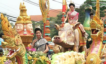 Vụ 500 du khách bị bỏ rơi: Bị đe dọa nếu báo đại sứ quán!