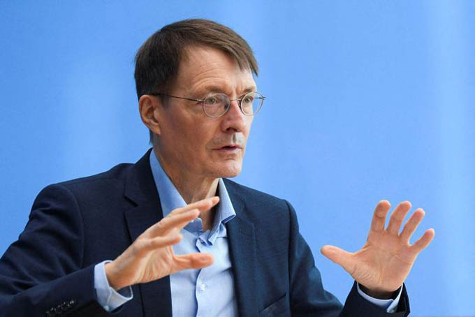 Bộ trưởng Y tế Đức: Tiêm chủng bắt buộc là giải pháp thoát dịch Covid-19