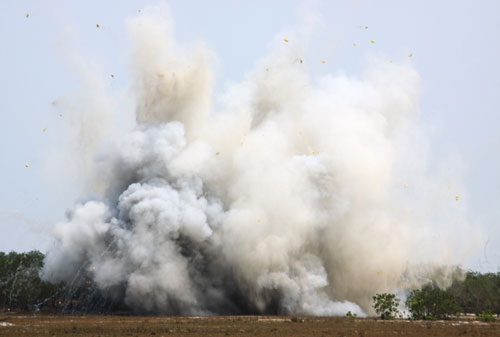 Du lịch... bom mìn