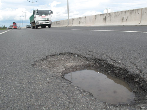 Một km đường cao tốc tốn 28,2 triệu USD !